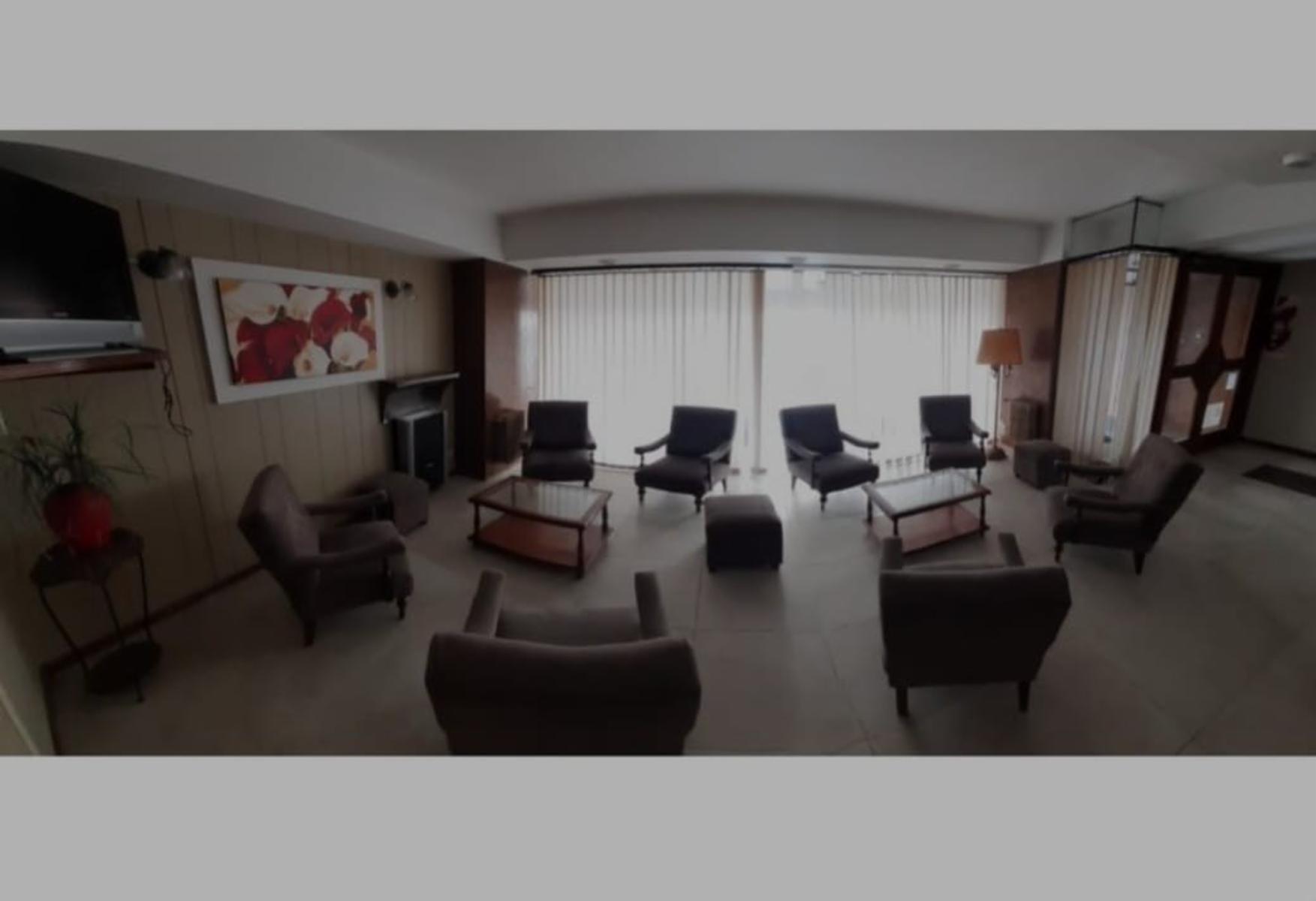 VENDO HOTEL EN ACTIVIDAD A 100 METROS DE LA PLAYA (ZONA LA PERLA)