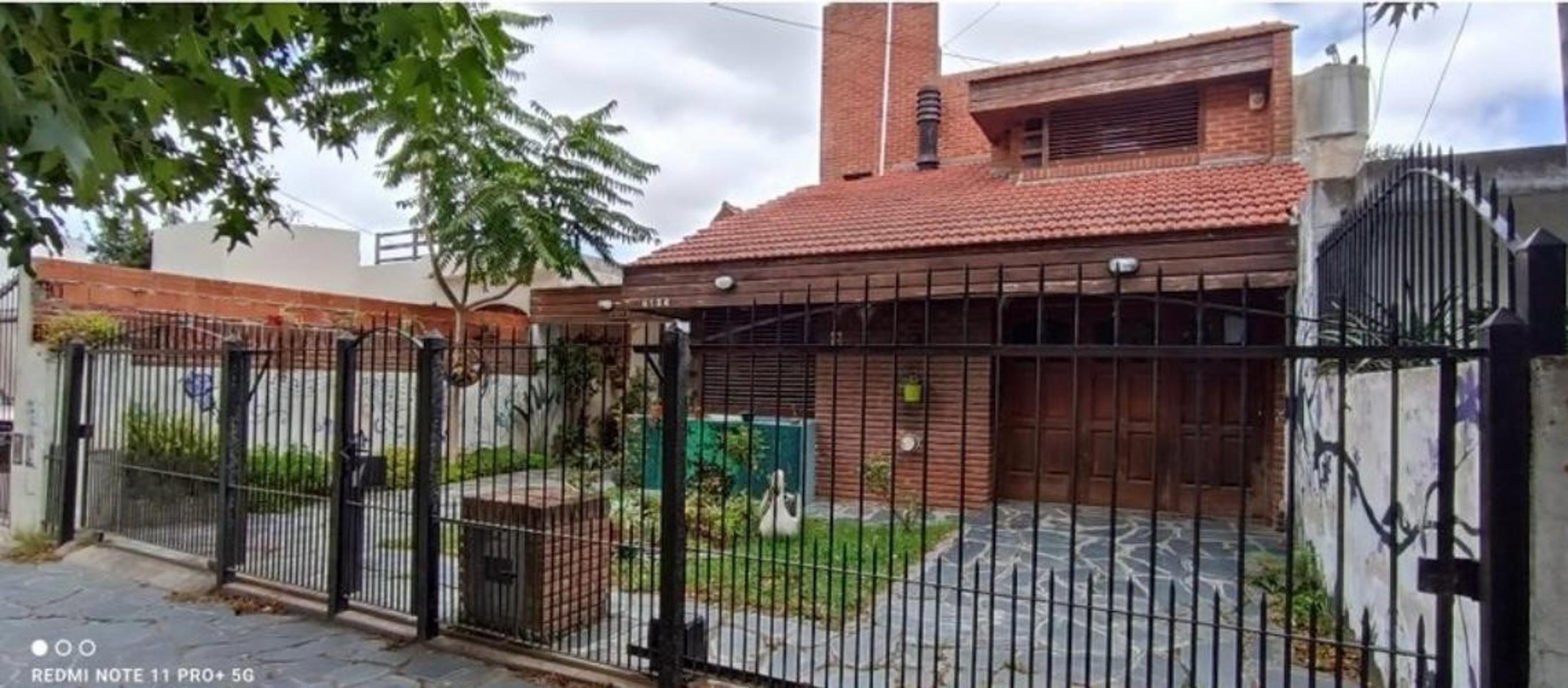 VENDO CHALET 4 AMBIENTES (CAISAMAR) TOMA PERMUTA