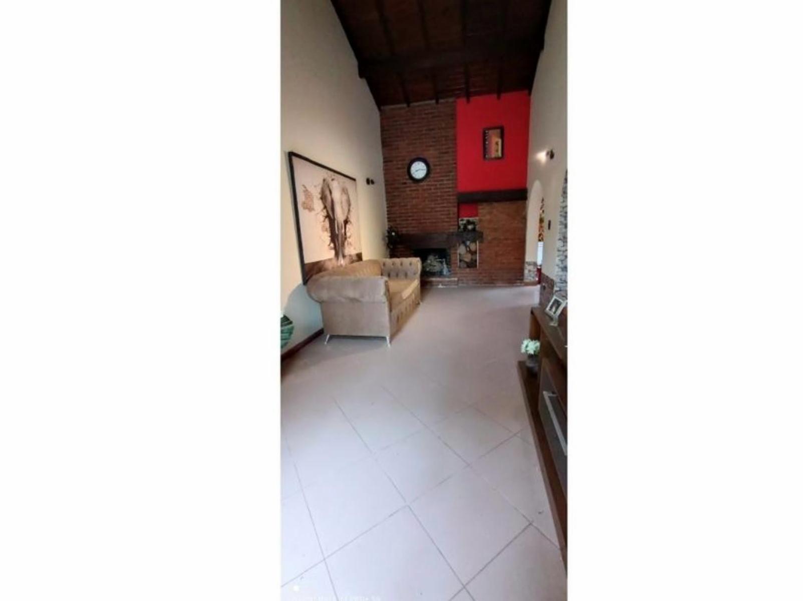 VENDO CHALET 4 AMBIENTES (CAISAMAR) TOMA PERMUTA — foto 3