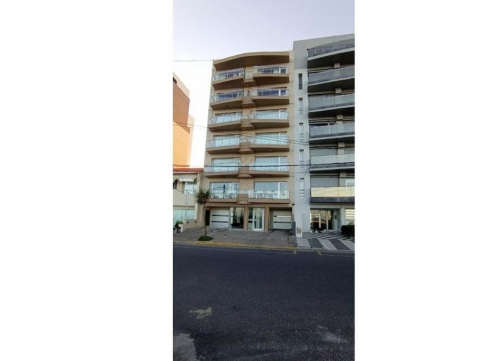 VENDO SEMIPISO 3 AMB COCHERA Y BAOULERA