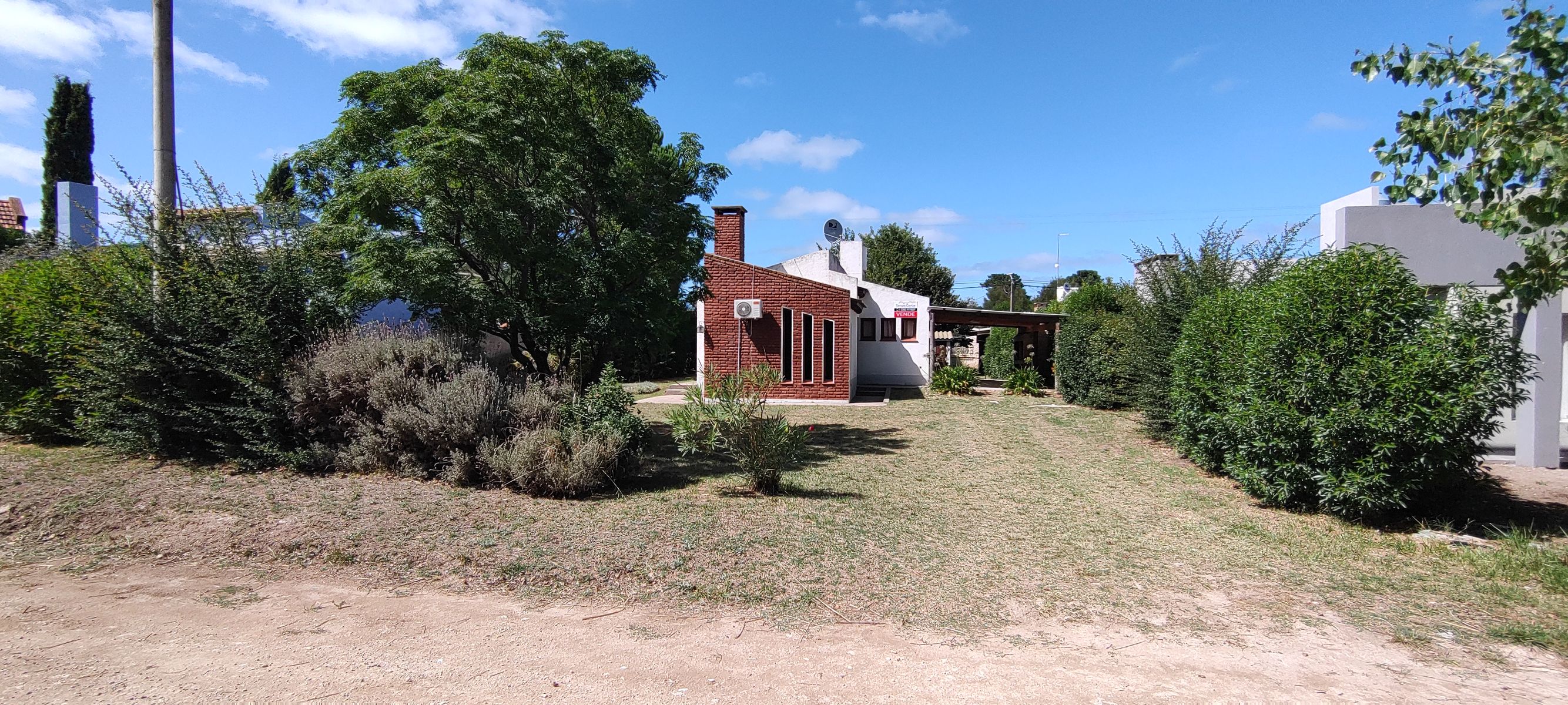 VENDO CASA EN BALNEARIO SAN CAYETANO.