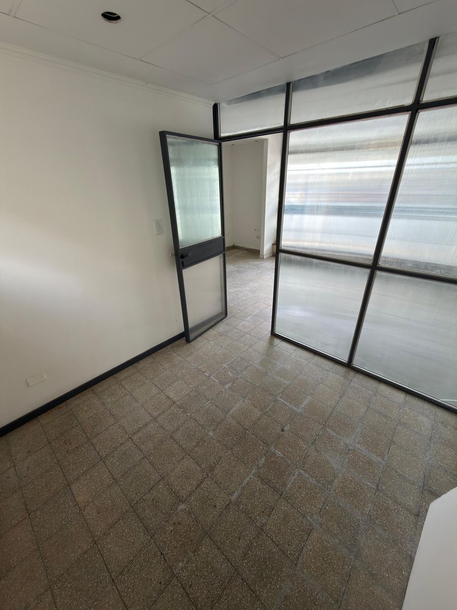 VENDO LOCAL COMERCIAL EN NECOCHEA - 6