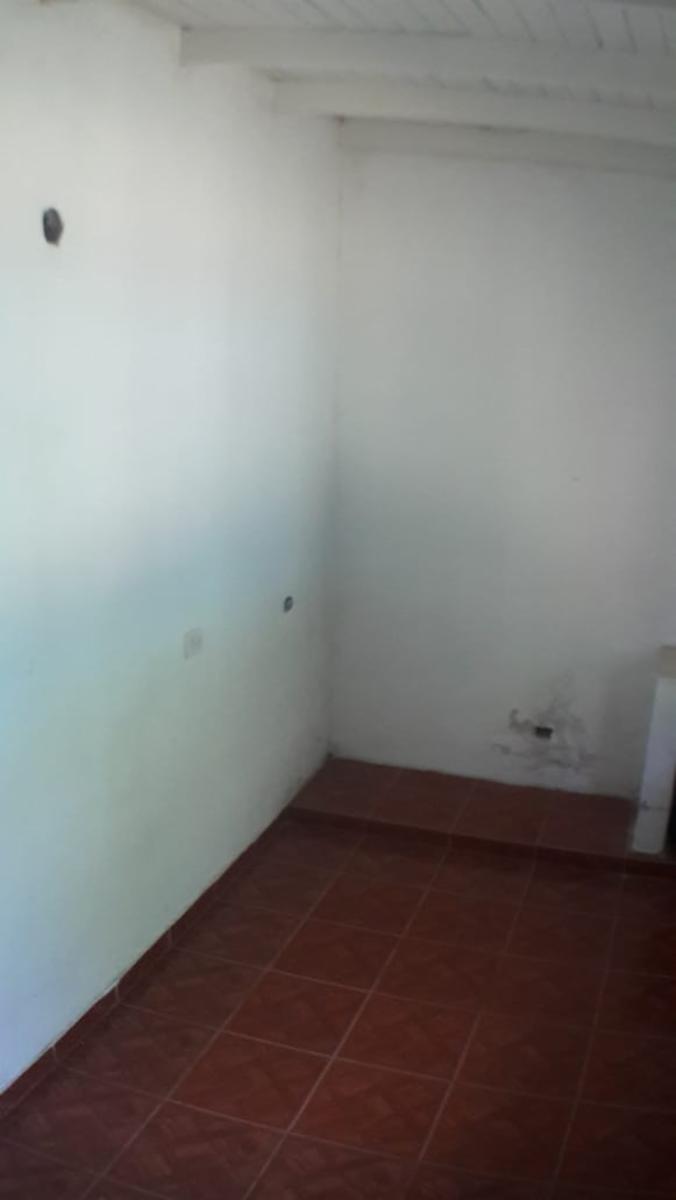 CASA EN VENTA céntrico a dos cuadras de Semana de Mayo. — foto 11