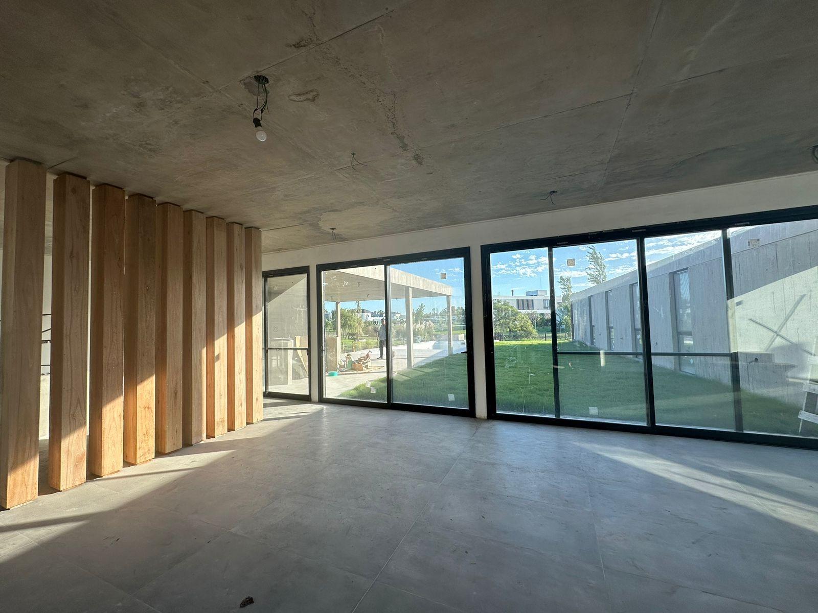 EXCELENTE CASA MINIMALISTA DE HORMIGON EN VENTA A ESTRENAR EN TERRAVISTA — foto 5