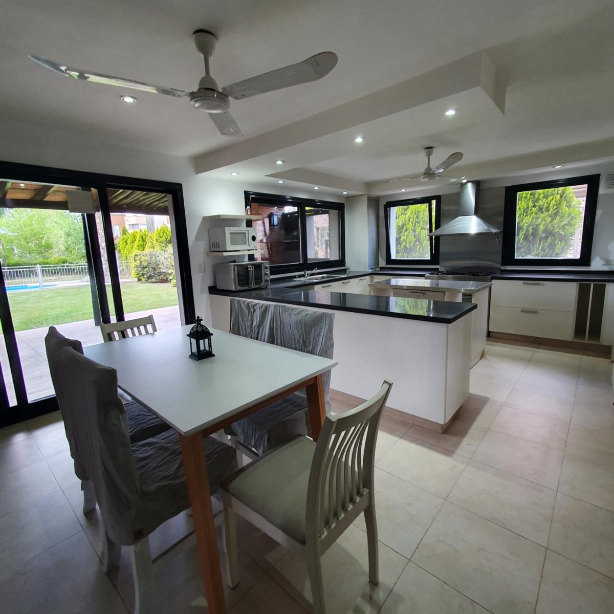 HERMOSA CASA EN SAN PATRICIO — foto 2