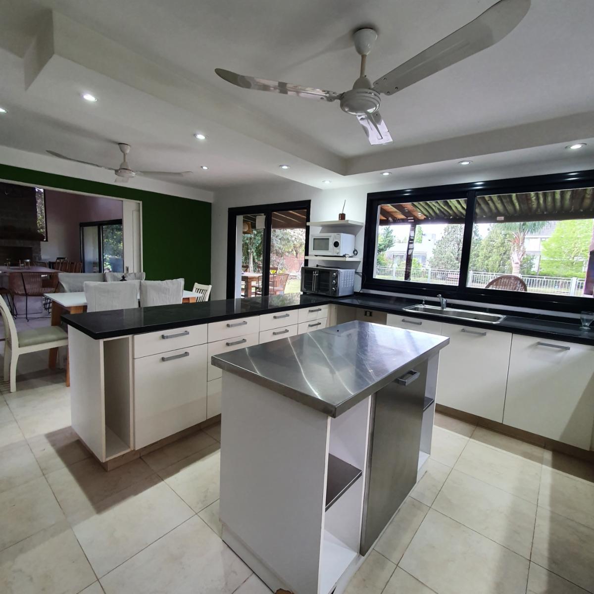 HERMOSA CASA EN SAN PATRICIO — foto 3