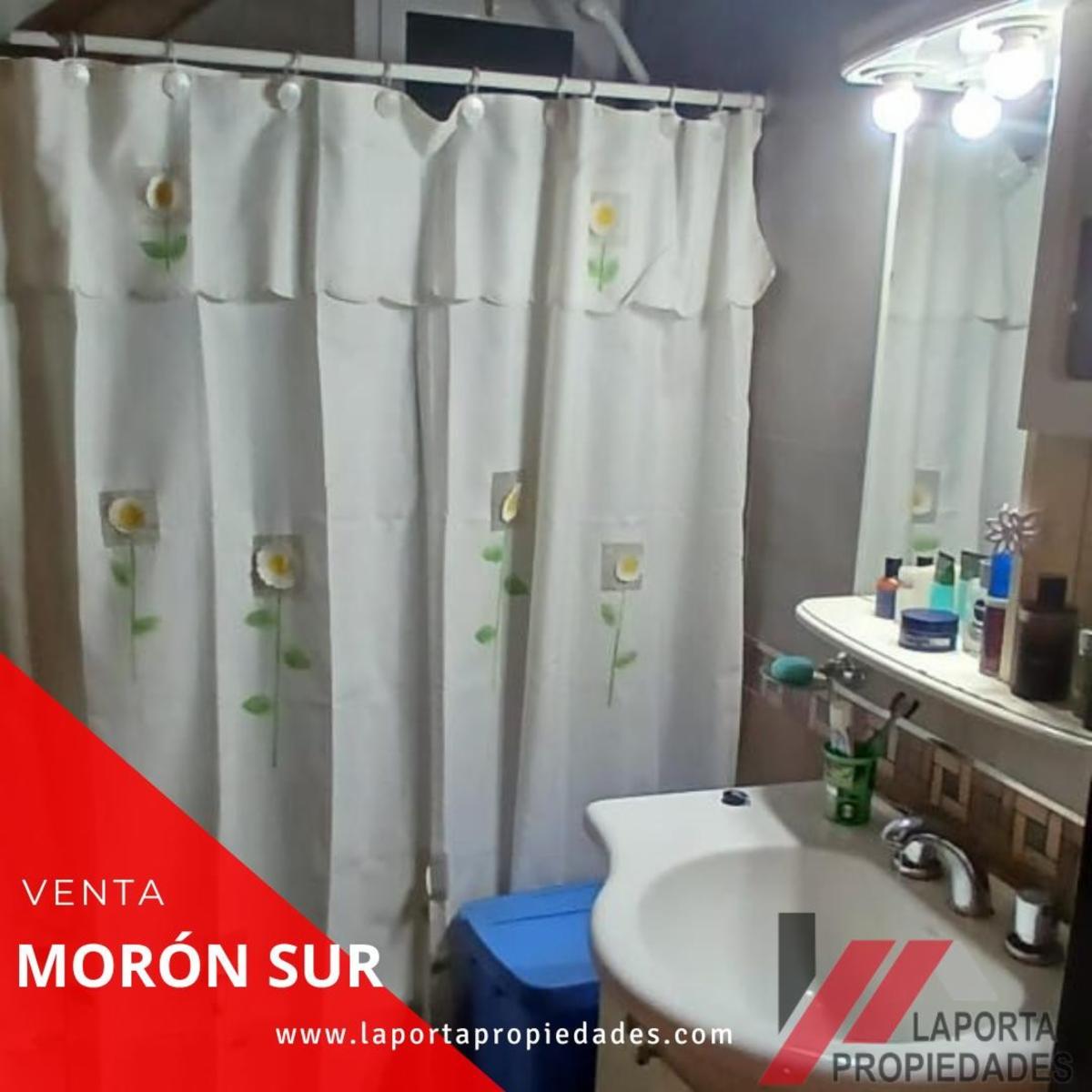 Hermosa casa en Morón sur dos plantas con 4 dormitorios, 3 baños y un quincho — foto 8