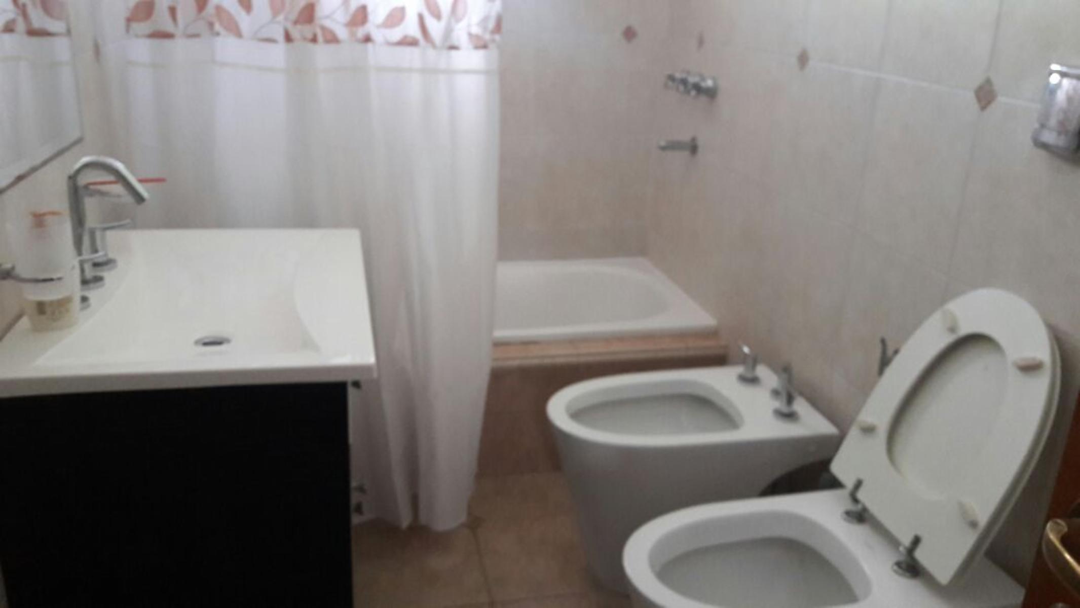 Roland Ross 7800 - Bº Quintas de Arguello. — foto 2