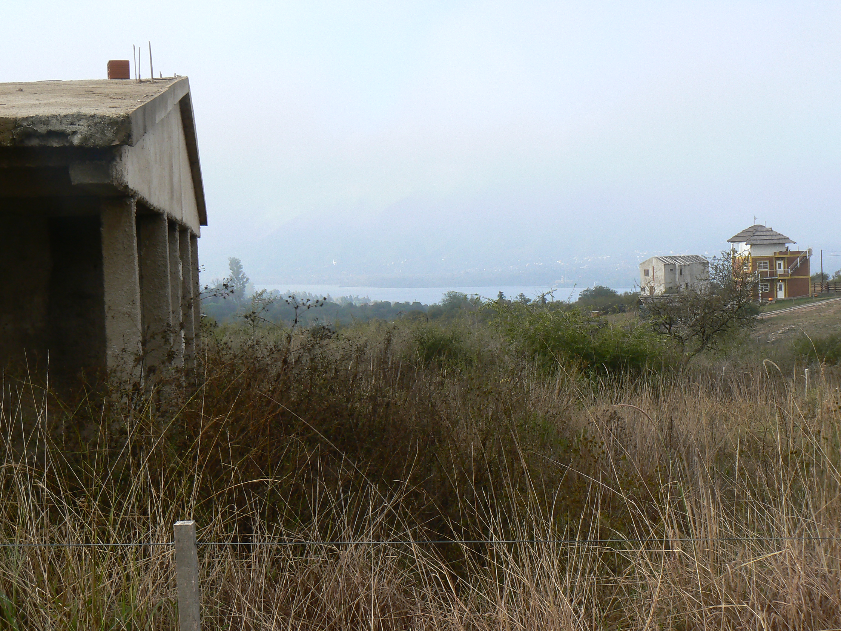 VENDO TERRENO CON DOS CABAÑAS A TERMINAR — foto 2