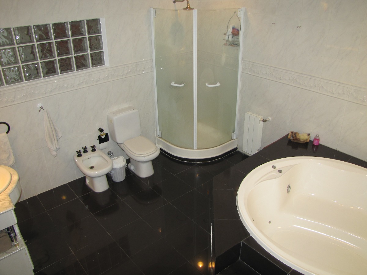 Chalet 5 ambientes ubicado en Punta Mogotes a 50 metros del mar, en la ciudad de Mar del Plata — foto 11