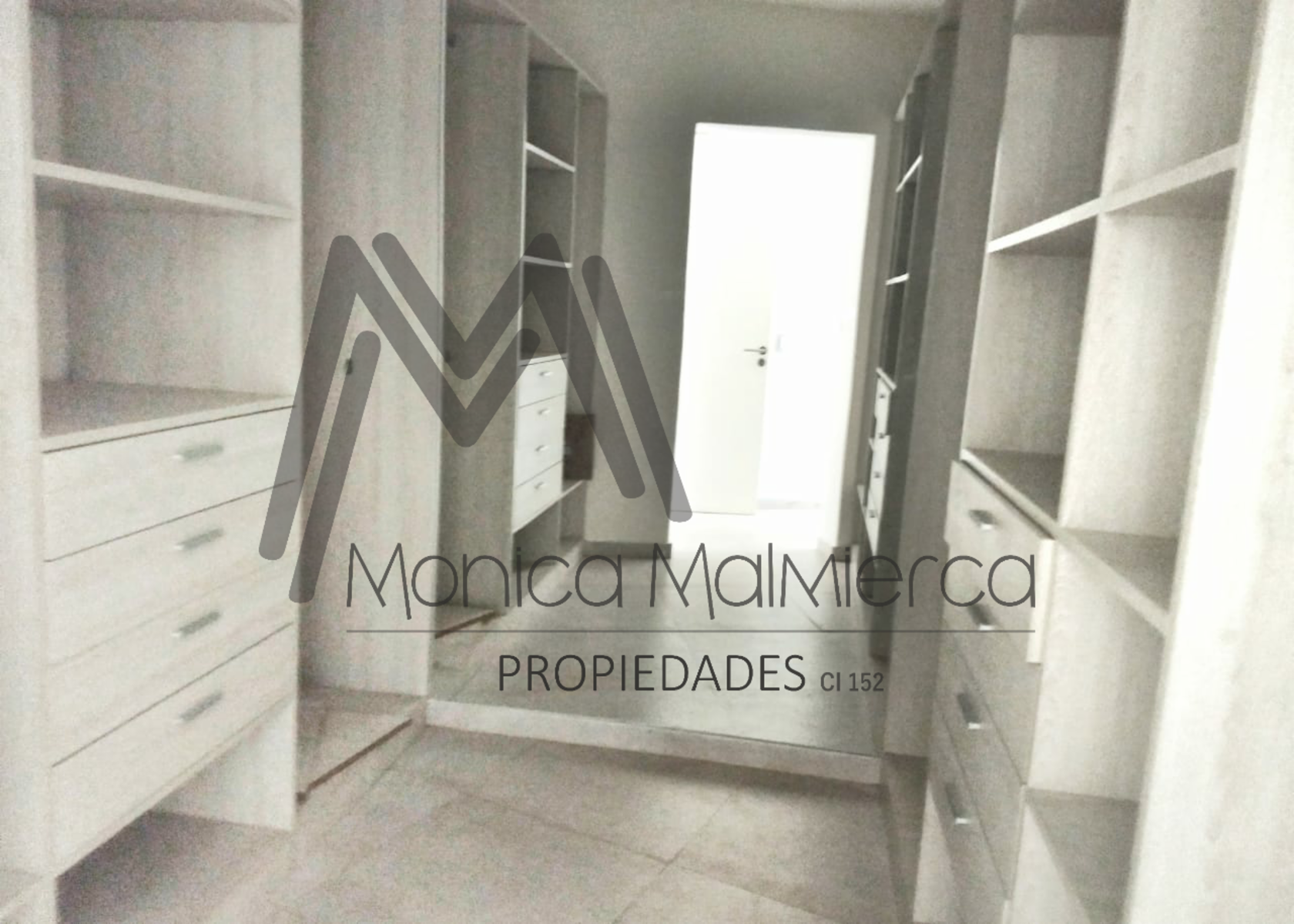 VENDO EXCELENTE CASA COUNTRY DEL PILAR CON PILETA