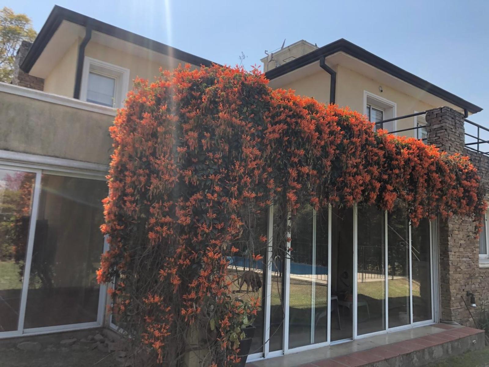 EN VENTA CASA DE TRES DORMITORIOS EN NUEVO COUNTRY DEL GOLF