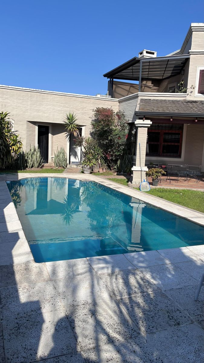 EN VENTA CASA DE 4 DORMITORIOS CON PILETA EN YERBA BUENA