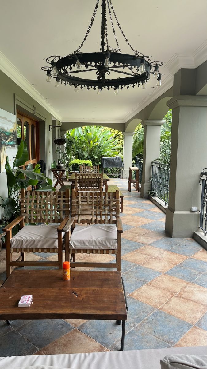 Venta importante casa de categoría en lote central en Country Las Yungas — foto 3