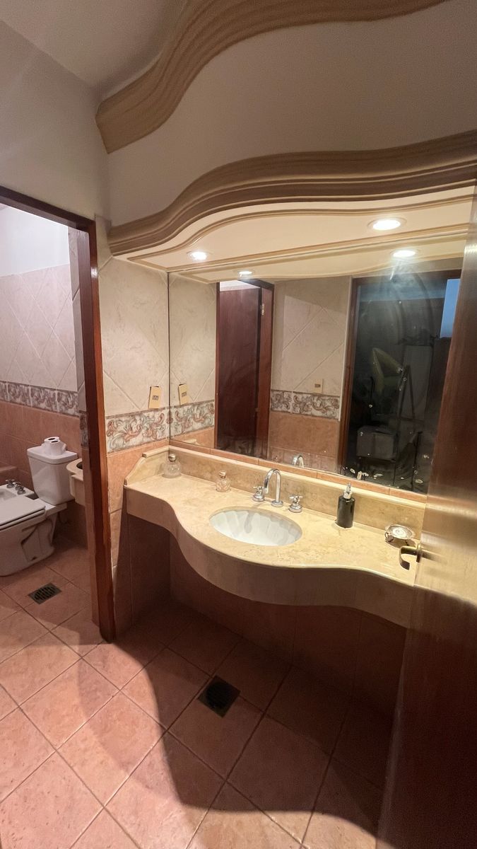 Venta importante casa de categoría en lote central en Country Las Yungas — foto 7