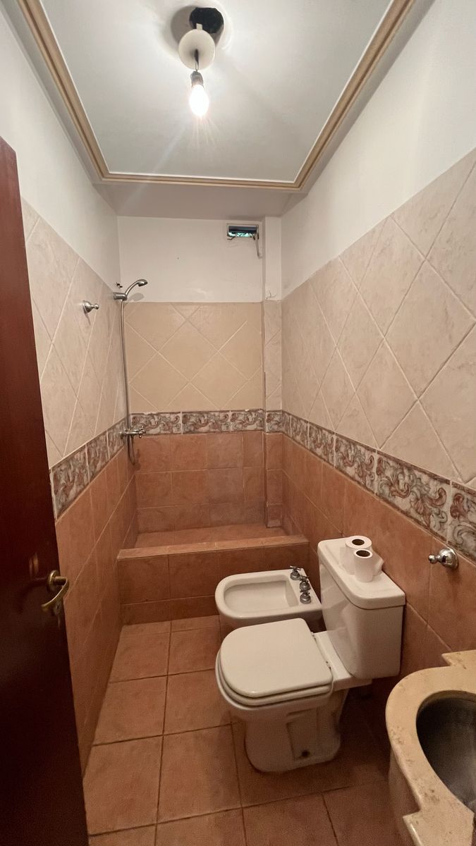 Venta importante casa de categoría en lote central en Country Las Yungas — foto 8