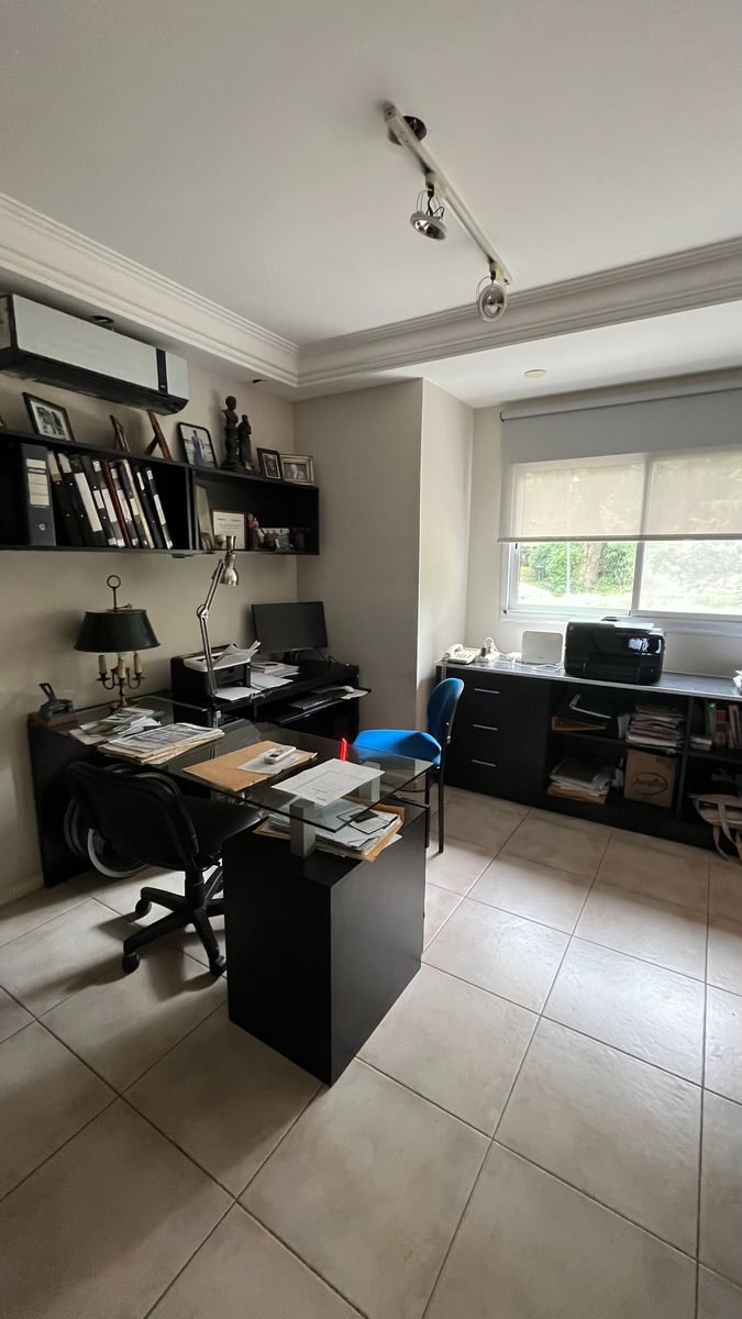 Venta importante casa de categoría en lote central en Country Las Yungas — foto 9