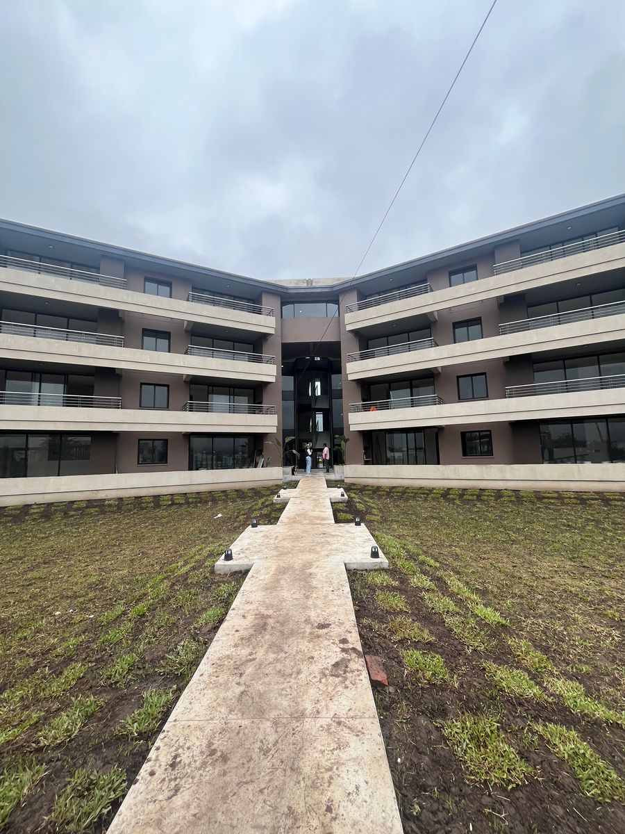 VENTA DEPARTAMENTO DOS DORMITORIOS CON BALCON EN L Y COCHERA - 2