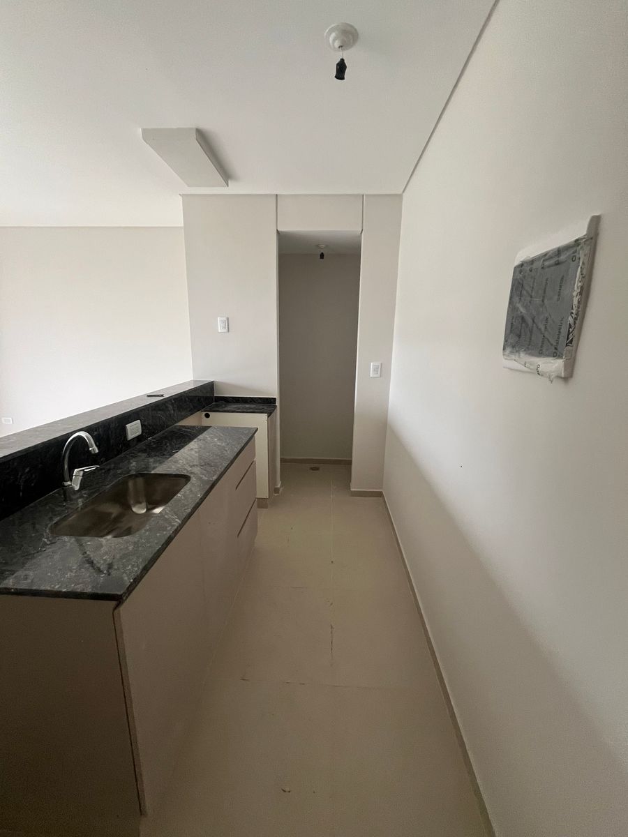 VENTA DEPARTAMENTO DOS DORMITORIOS CON BALCON EN L Y COCHERA - 5