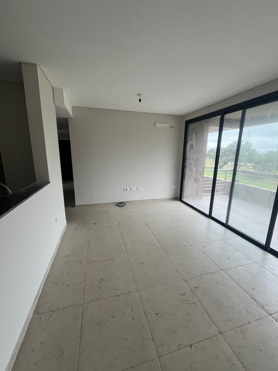 VENTA DEPARTAMENTO DOS DORMITORIOS CON BALCON EN L Y COCHERA - 6