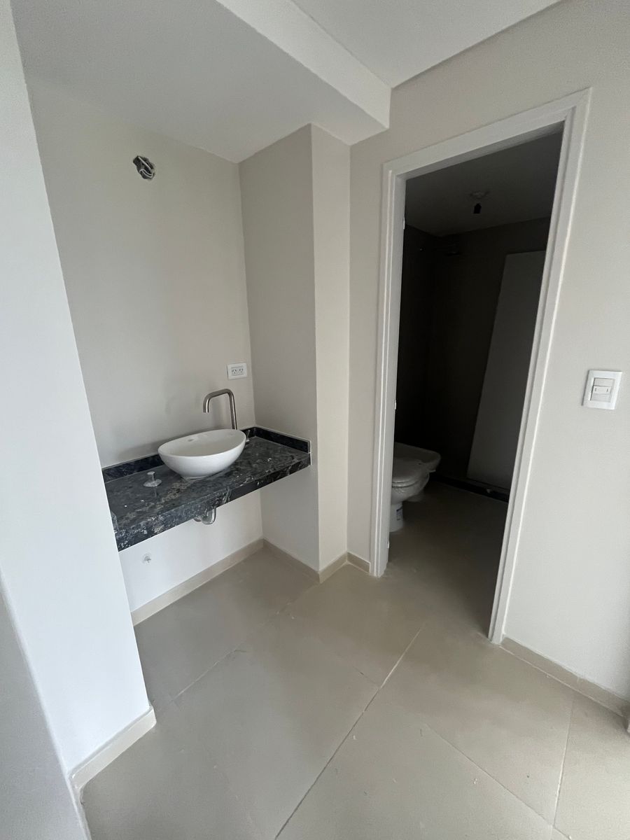 VENTA DEPARTAMENTO DOS DORMITORIOS CON BALCON EN L Y COCHERA - 7