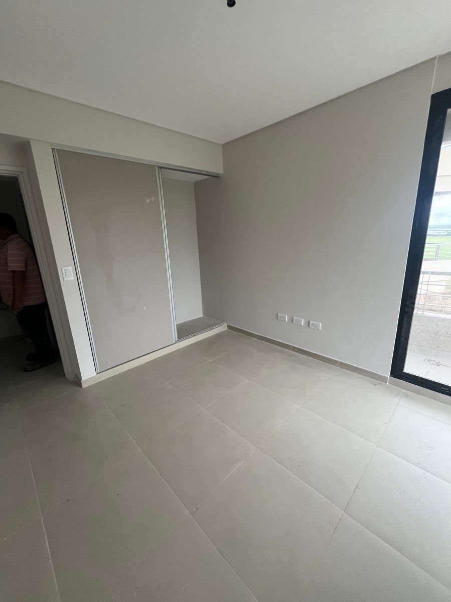 VENTA DEPARTAMENTO DOS DORMITORIOS CON BALCON EN L Y COCHERA - 12