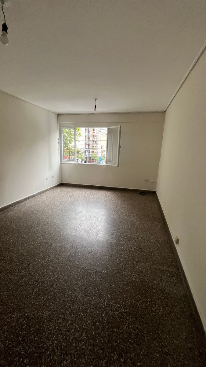VENDO DEPARTAMENTO DOS DORMITORIOS SOBRE AVENIDA SARMIENTO