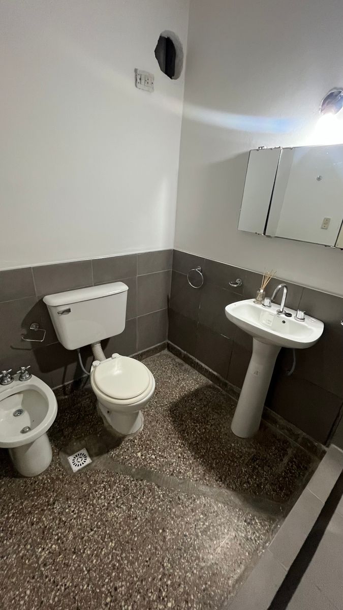 VENDO DEPARTAMENTO DOS DORMITORIOS SOBRE AVENIDA SARMIENTO — foto 6