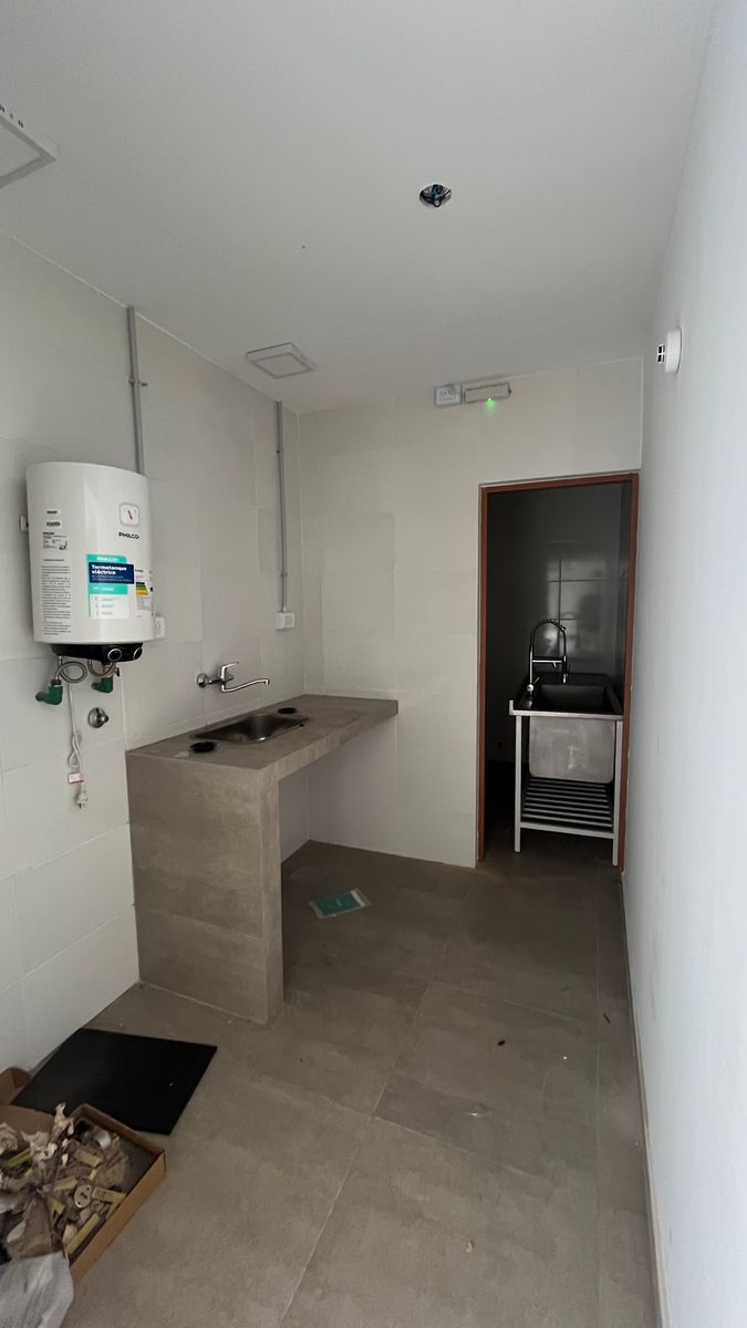 EN ALQUILER LOCAL COMERCIAL DE 150 m2 SOBRE AV. ROCA - 4