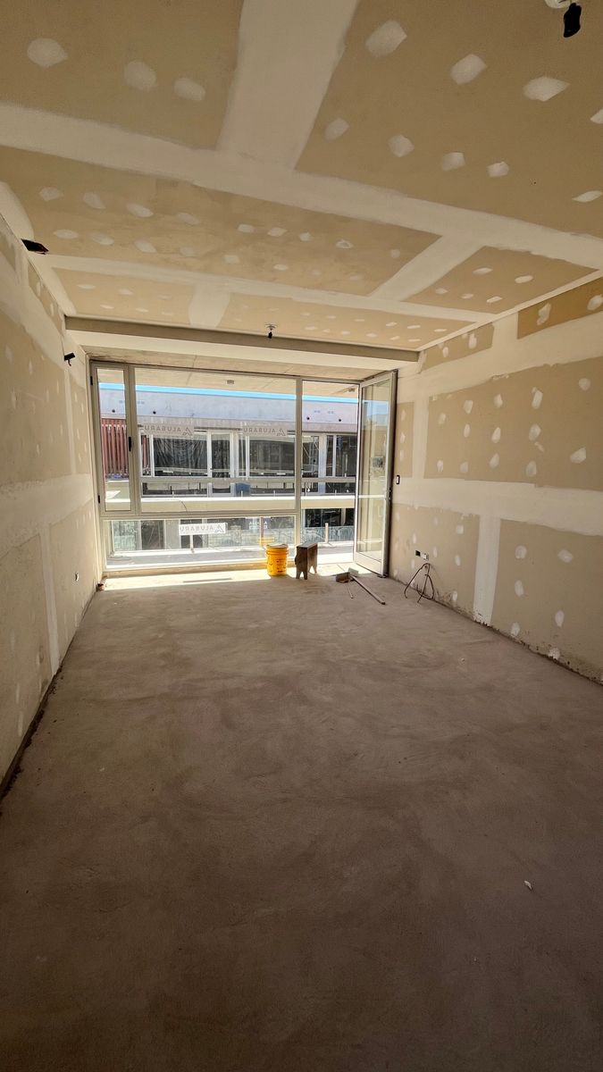 VENTA OFICINA DE 23 M2 EN PATIO GORLERO - 3