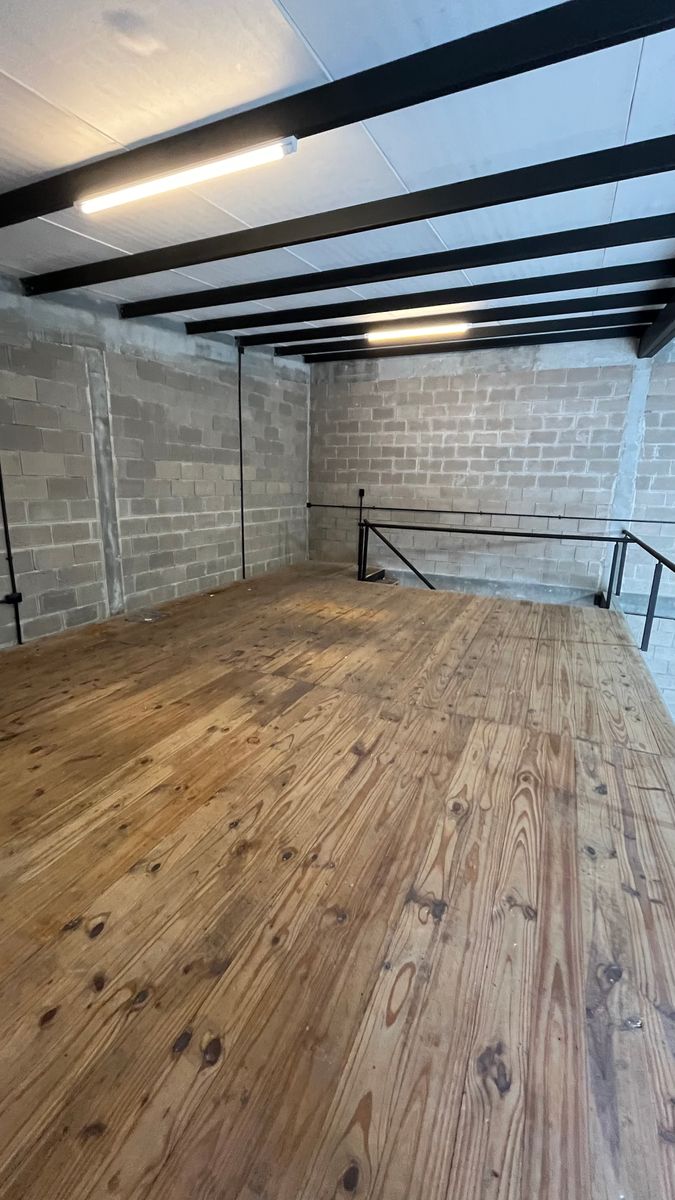 ALQUILER GALPON 120 m2 CON ENTREPISO EN YERBA BUENA - 5
