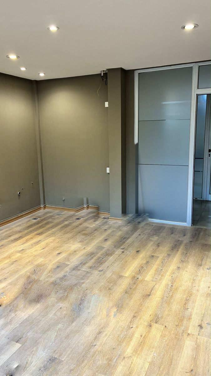 ALQUILER OFICINA 23 M2 EN GALERIA PRINGLES - 1