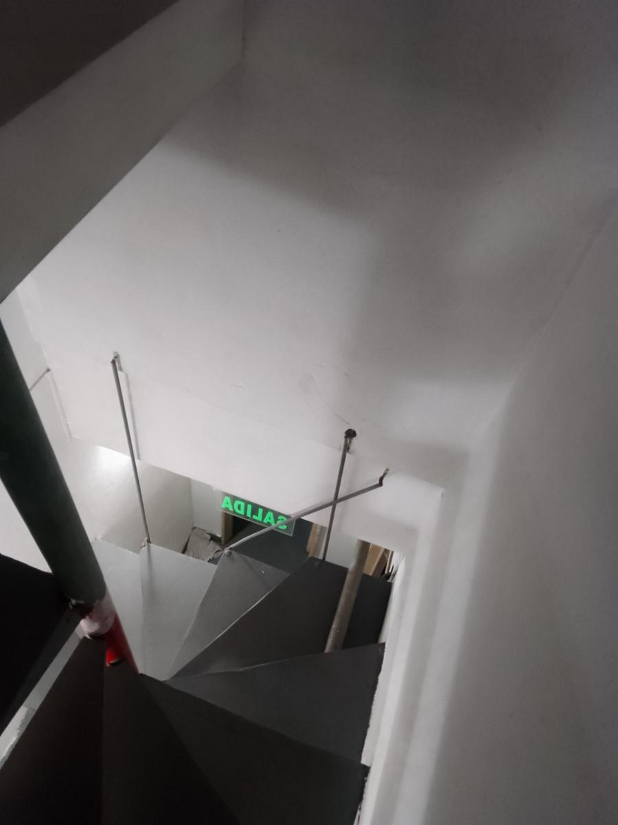 Local comercial 36M2 en excelente ubicación en galería planta Baja y depósito - 13