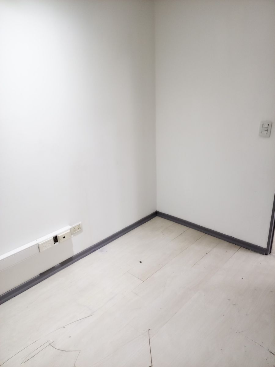 Oficina Comercial en Venta 127 m² Excelente Ubicación 6 Ambientes - 8