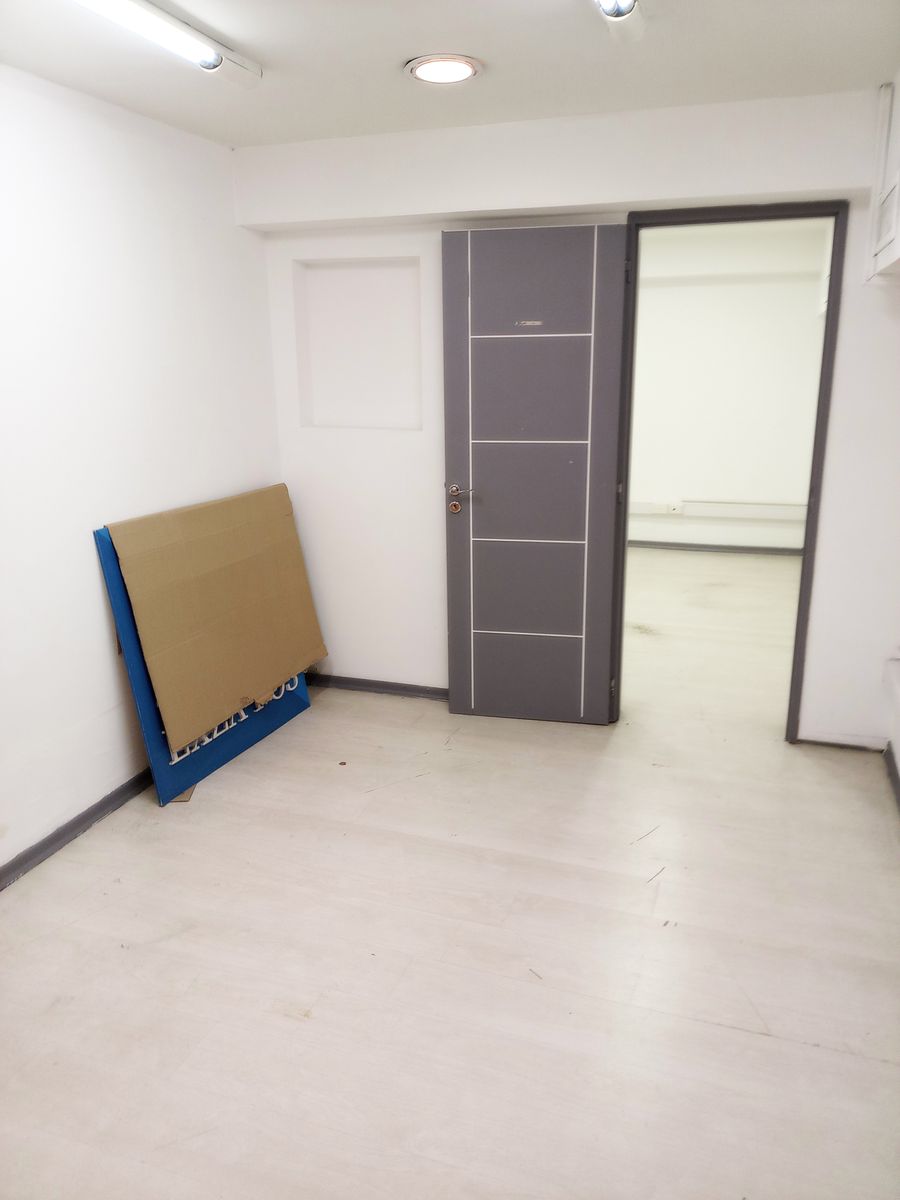 Oficina Comercial en Venta 127 m² Excelente Ubicación 6 Ambientes - 12