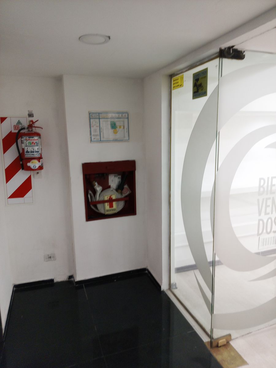 Oficina Comercial en Venta 127 m² Excelente Ubicación 6 Ambientes - 21