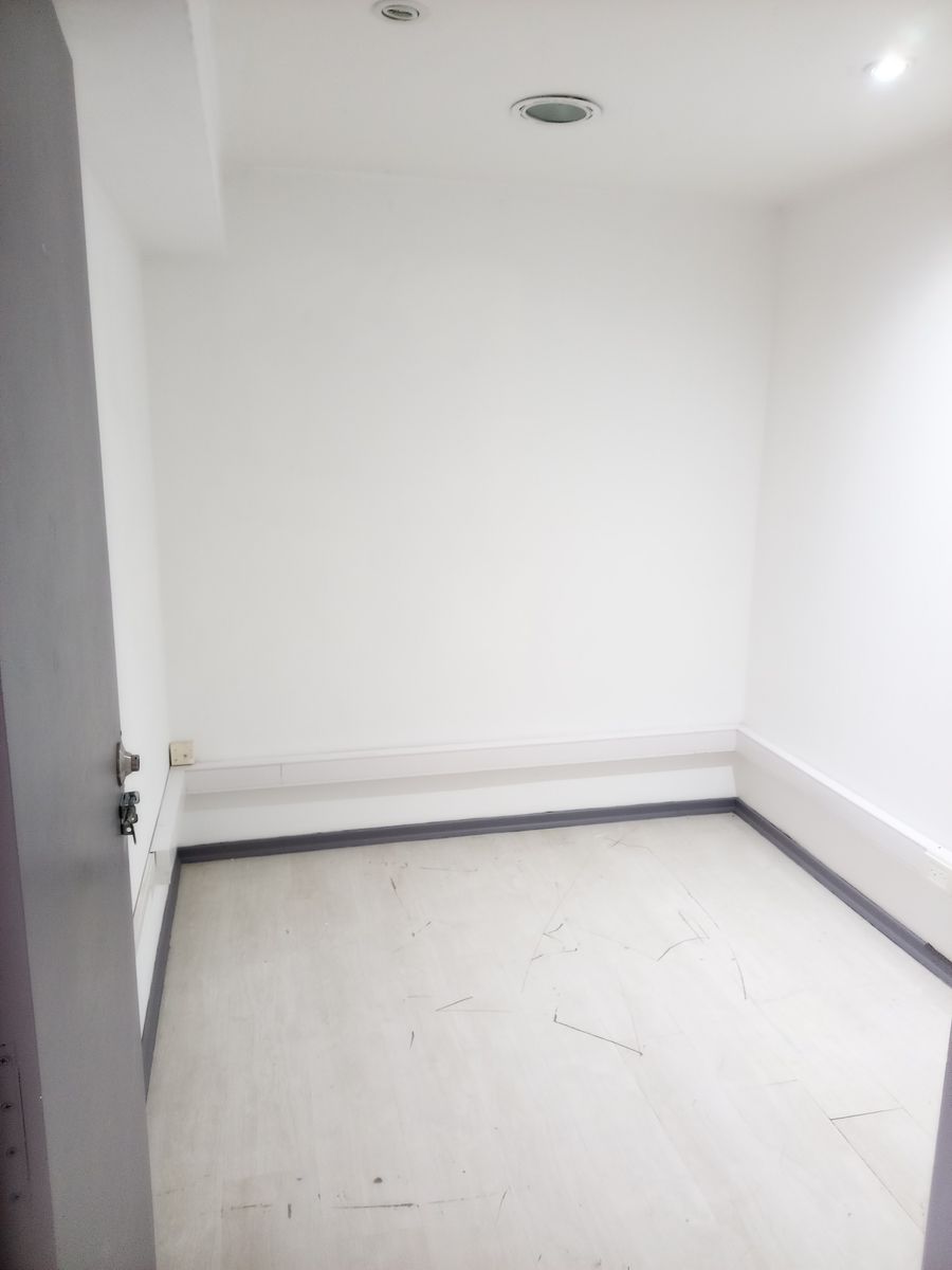 Oficina Comercial en Alquiler 127 m² Excelente Ubicación 6 Ambientes - 7