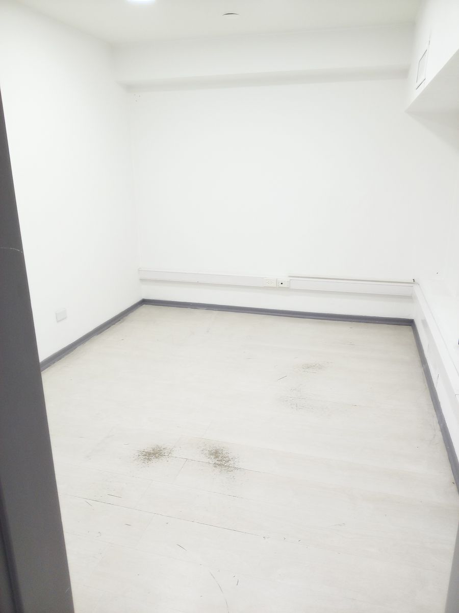 Oficina Comercial en Alquiler 127 m² Excelente Ubicación 6 Ambientes - 12