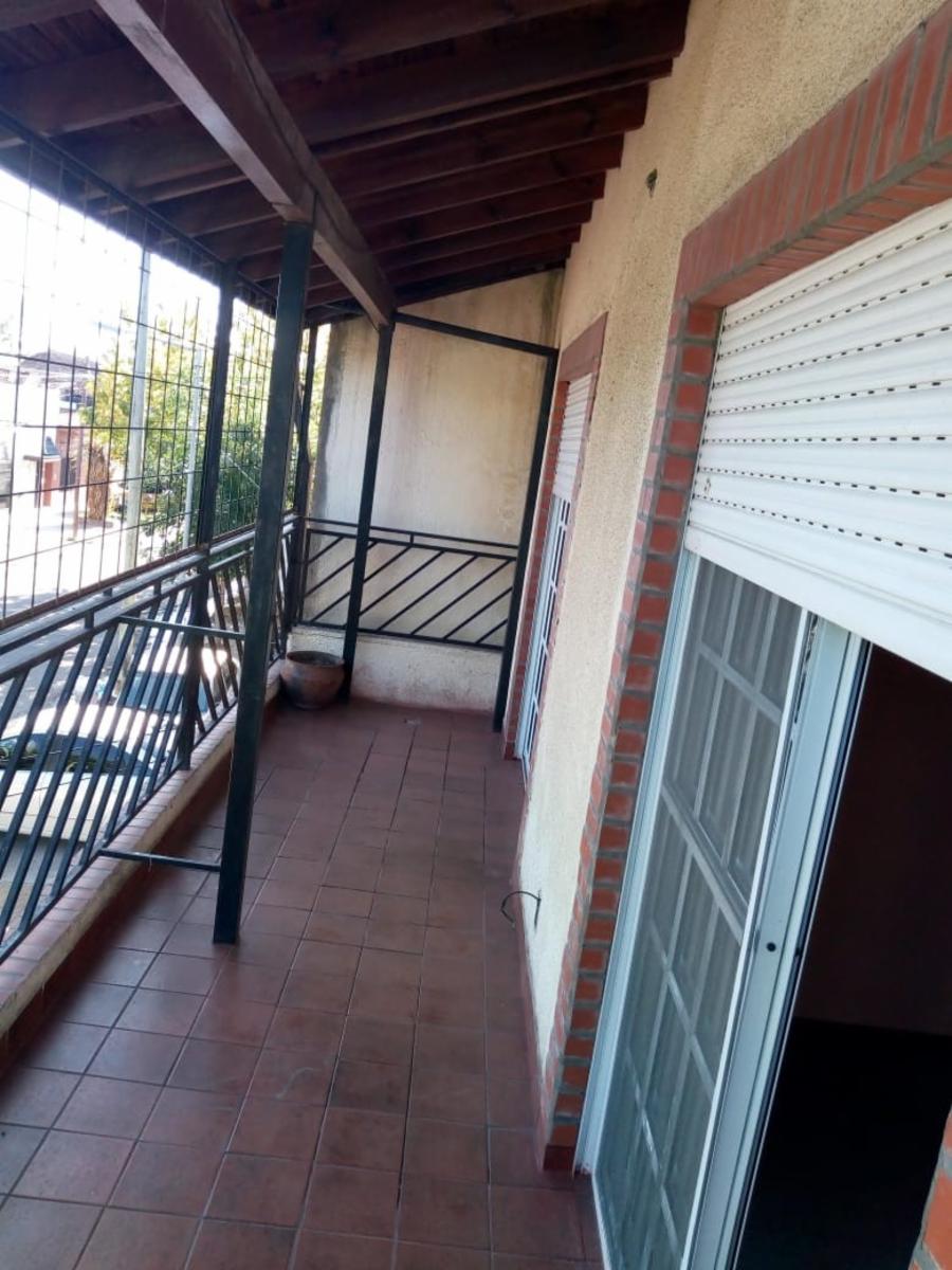 CASA AL FRENTE MUY BUEN ESTADO