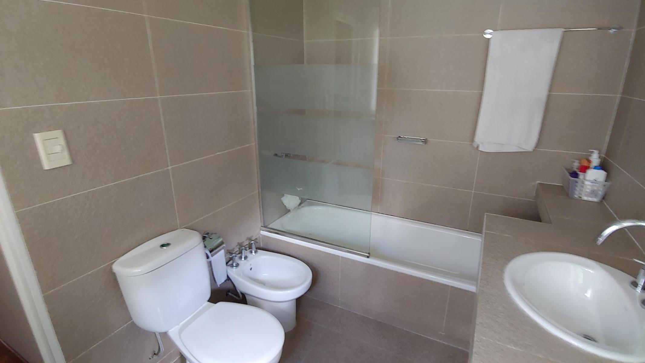 Excelente casa en venta de 4 dormitorios - La Plata — foto 10