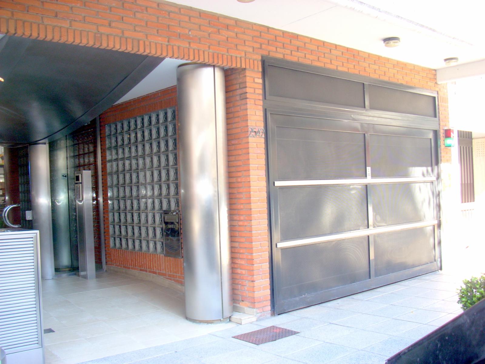 Venta de Cochera Fija descubierta para auto chico o mediano — foto 2
