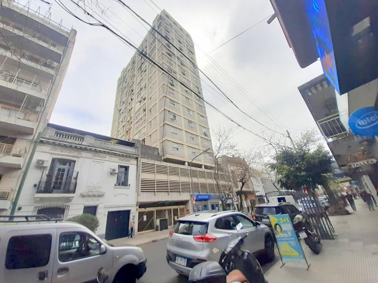 AMPLIA COCHERA FIJA Y CUBIERTA EN VENTA EN BELGRANO — foto 2