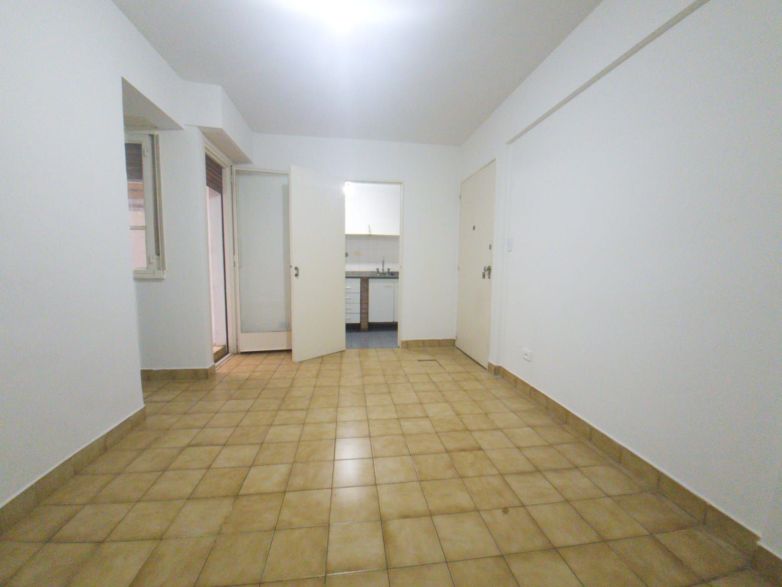SE VENDE DEPARTAMENTO DOS AMBIENTES CON ESPACIO GUARDACOCHE — foto 3
