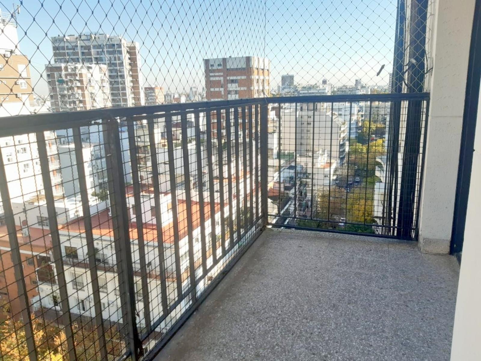 DEPARTAMENTO DE 4 AMBIENTES CON DEPENDENCIA EN PISO 13 - 11