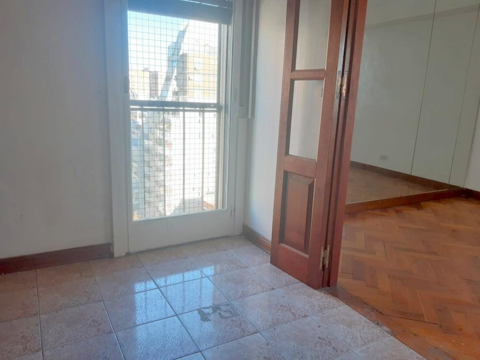 DEPARTAMENTO DE 4 AMBIENTES CON DEPENDENCIA EN PISO 13 - 19