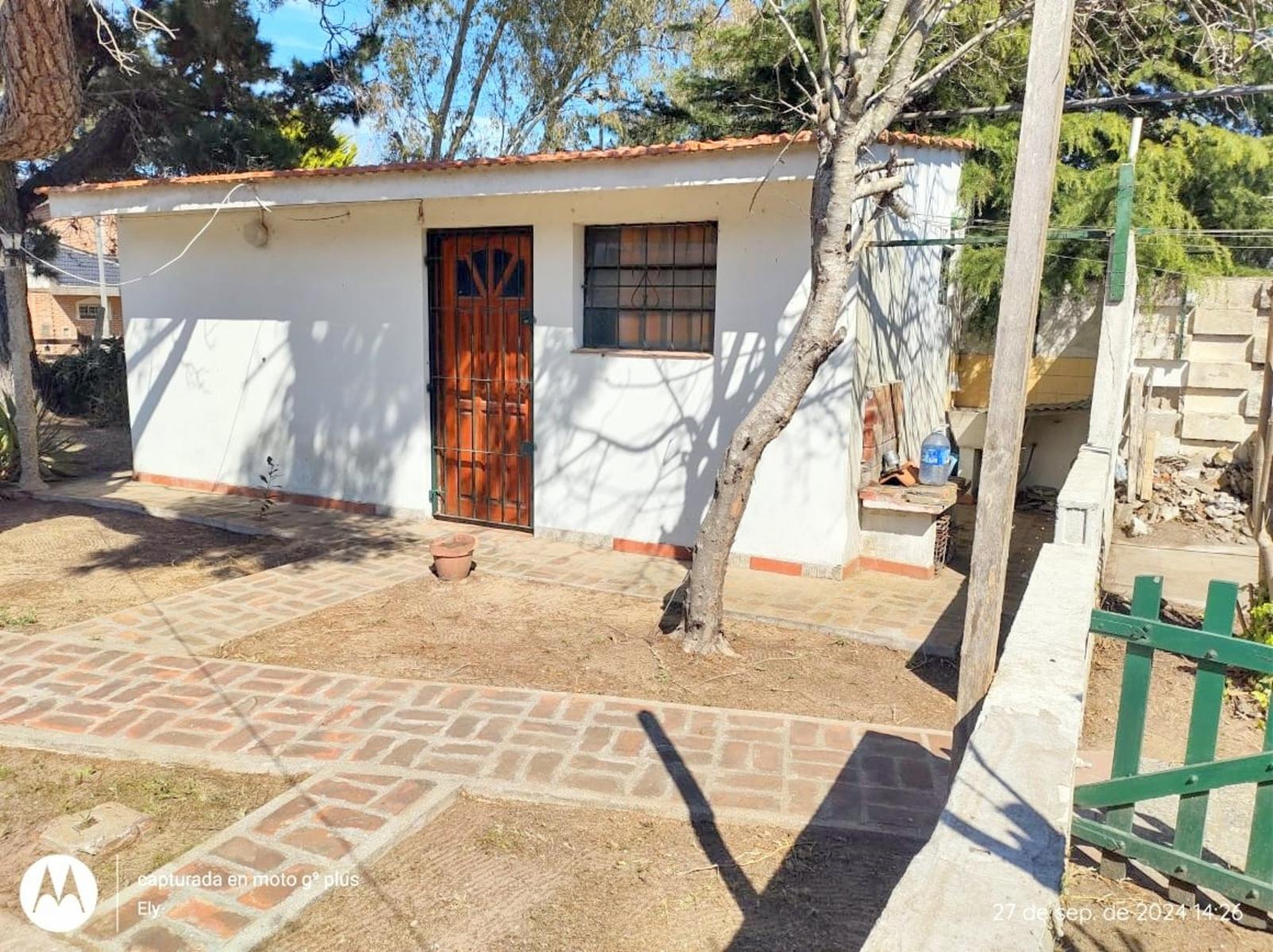 CASA DE 3 AMBIENTES SOBRE LOTE PROPIO MAS UN MONOAMBIENTE A 5 CUADRAS DELA PLAYA — foto 2