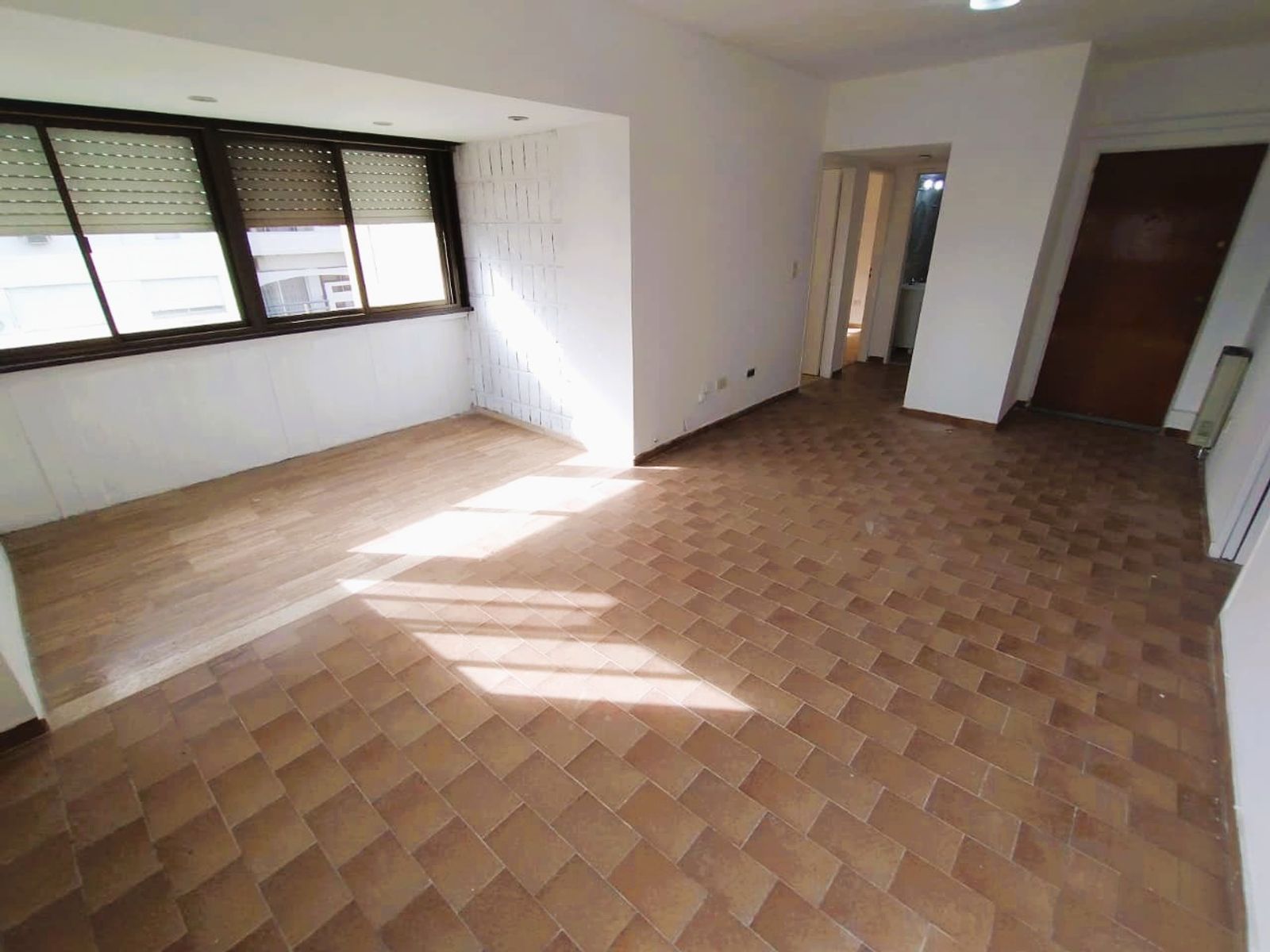 Muy luminoso tres ambientes reciclado con cochera y terraza en Ramos Mejía - 2