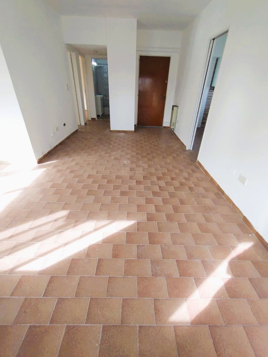 Muy luminoso tres ambientes reciclado con cochera y terraza en Ramos Mejía - 3