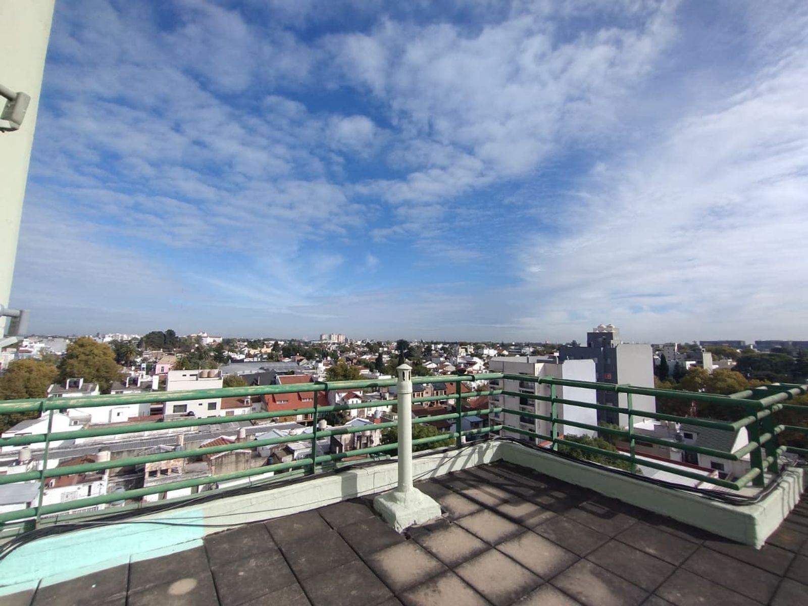 Muy luminoso tres ambientes reciclado con cochera y terraza en Ramos Mejía - 20