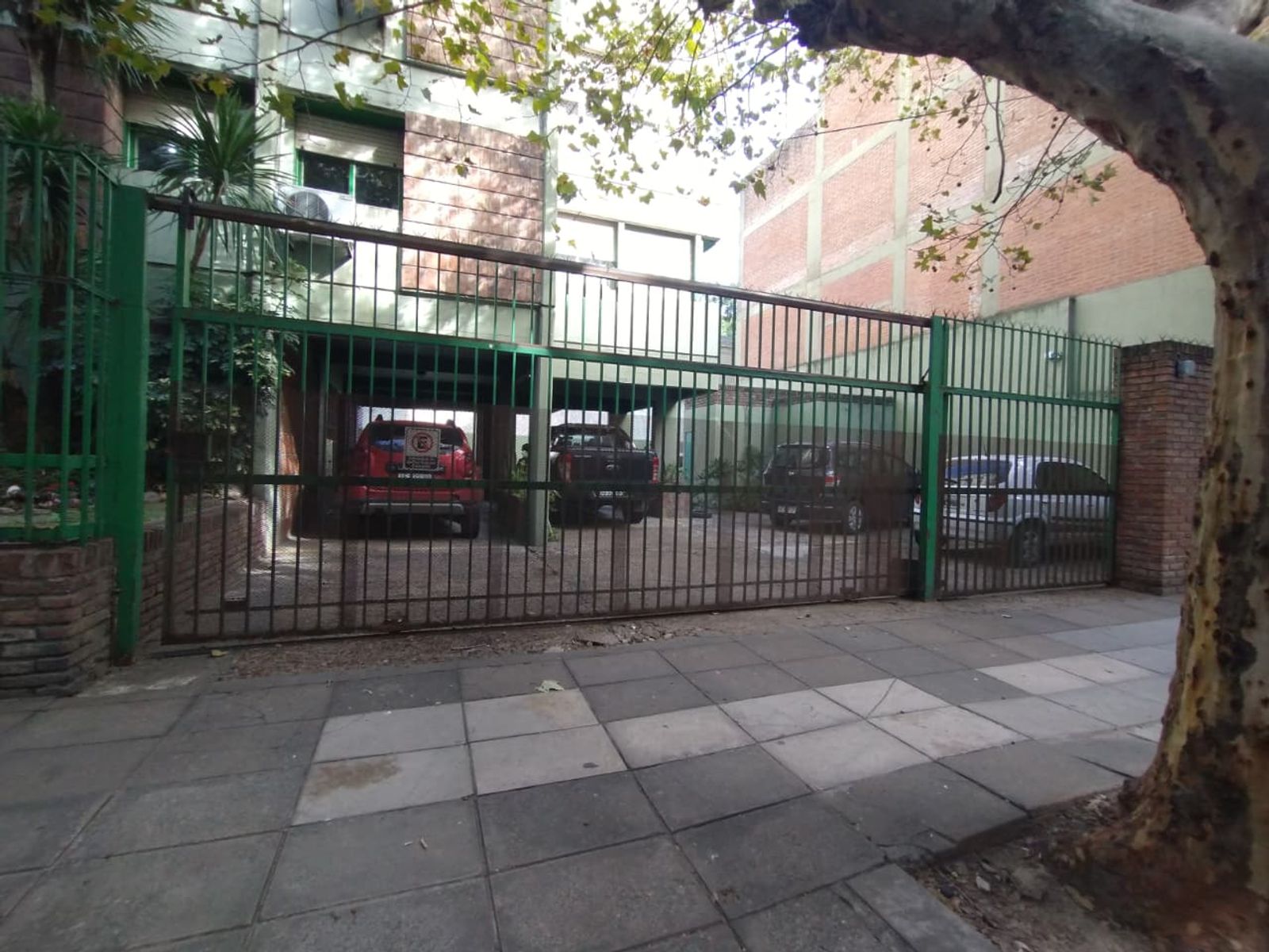 Muy luminoso tres ambientes reciclado con cochera y terraza en Ramos Mejía - 21